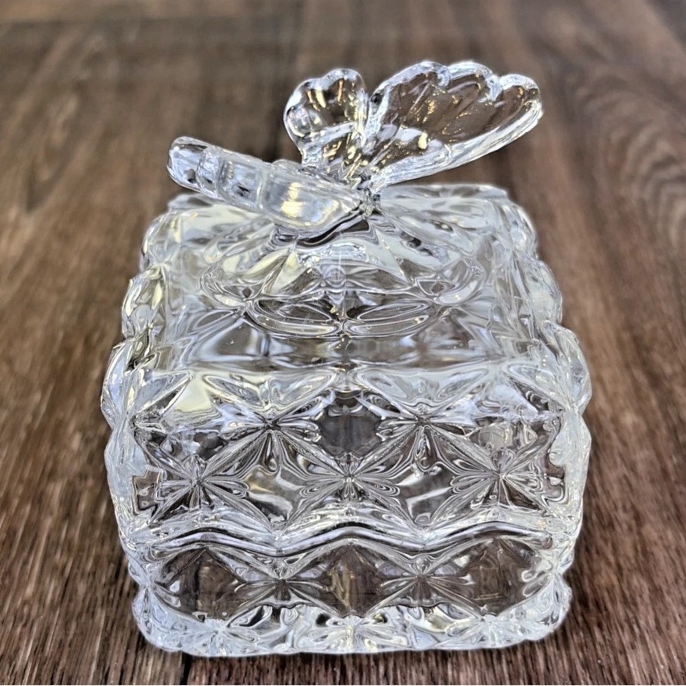 Studio Crystal Amore Collection Butterfly 3.5" Clear Glass Trinket Box With Lid